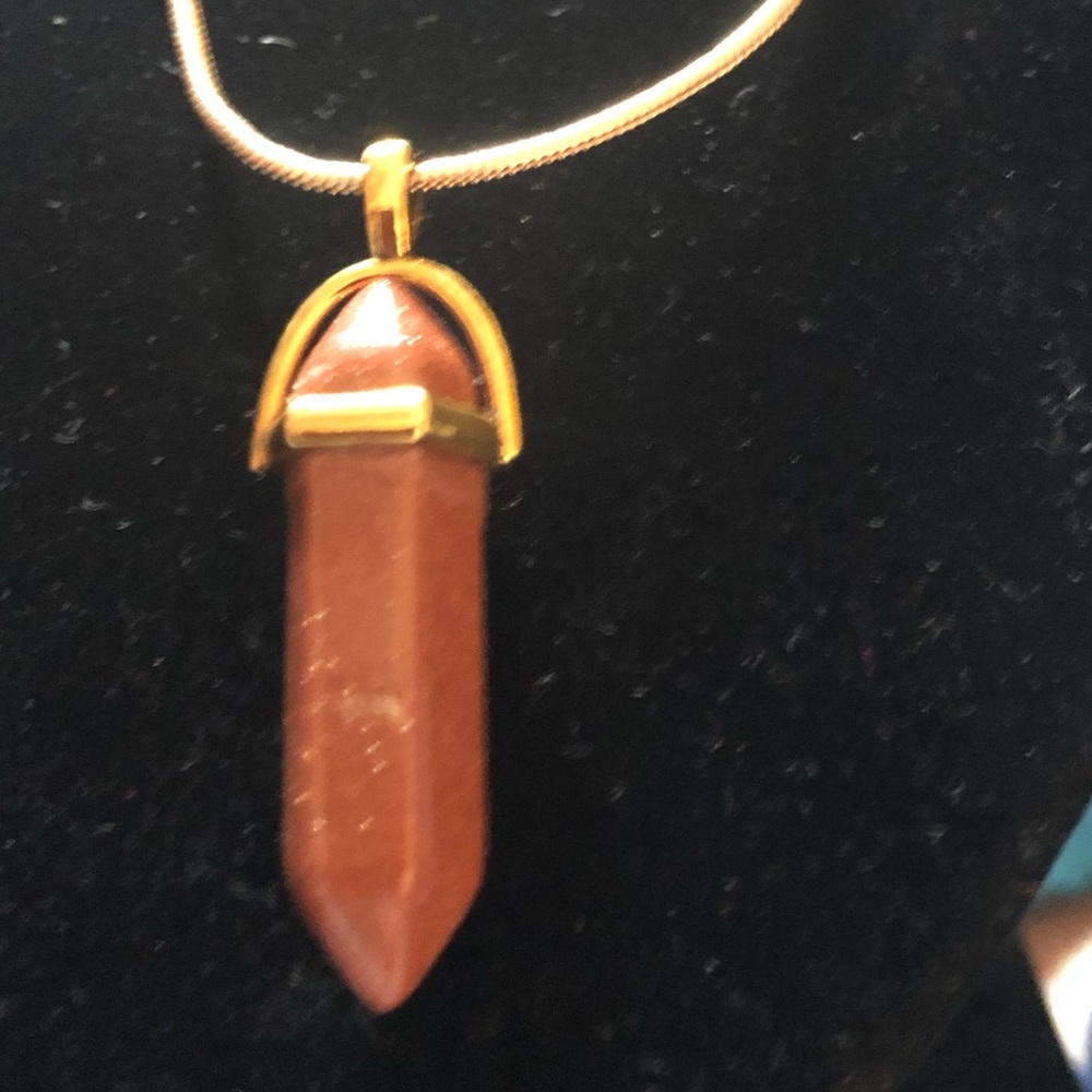 NWOT “Glitter Quartz Style” Necklace